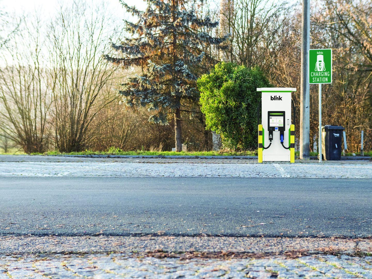 Blink 120kW Charging Station – Dual Port Level 3 Free Standing DC Fast Charger + 1 Year Network Bundle